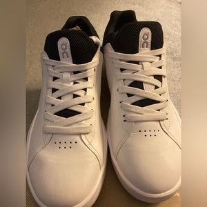 On running Roger advantage low top